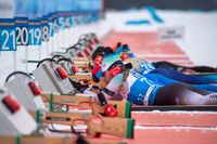 Leonie Walter im Liegenschießen beim Biathlon-Rennen in Kanada