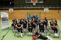 A-Mädchen der SG Walldorf Astoria beim Vereinsbesuch mit Rolllstuhlbasketball