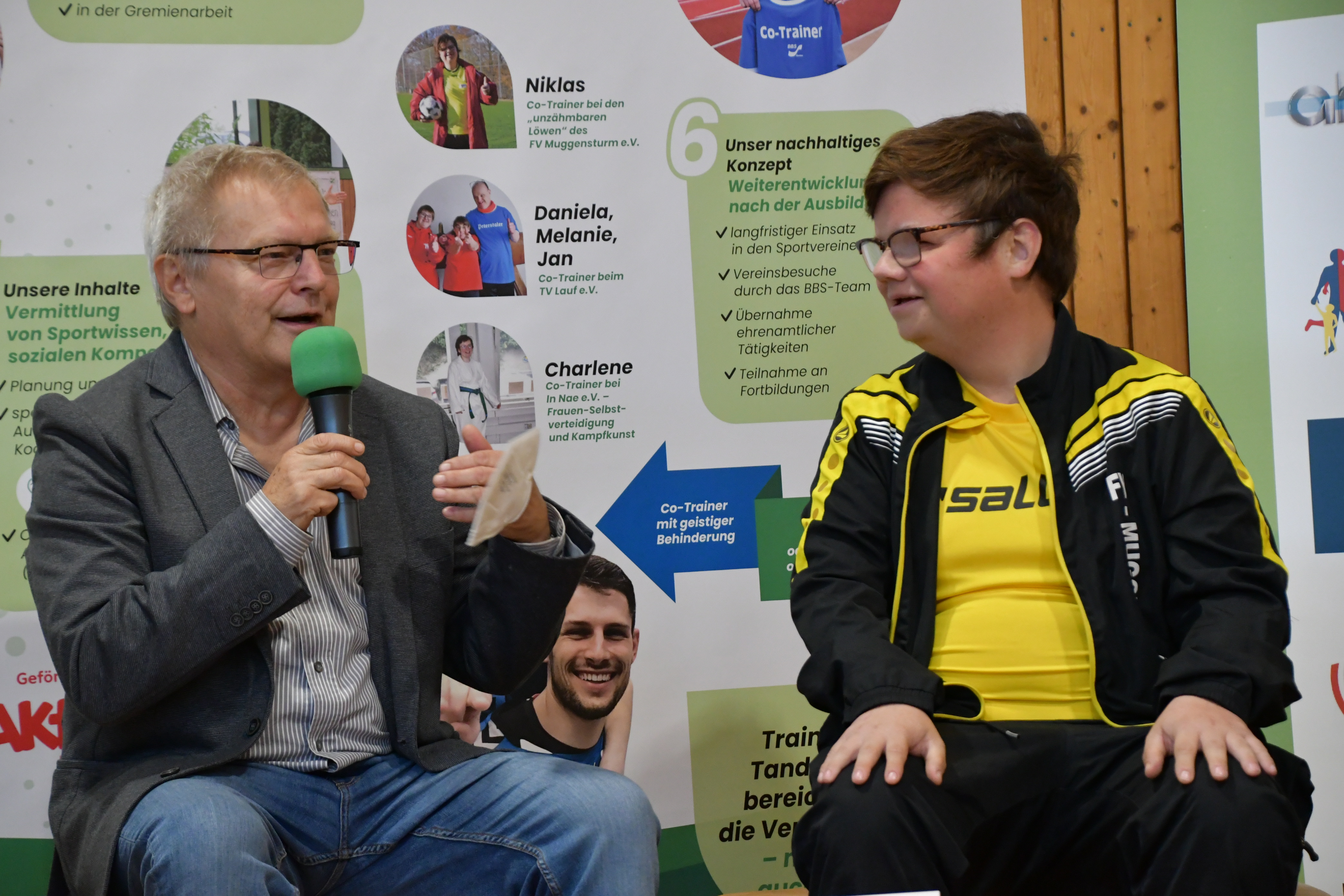Rolf Jägel (links) beschreibt die tolle Zusammenarbeit mit seinem Co-Trainer Niklas Bandleon.
